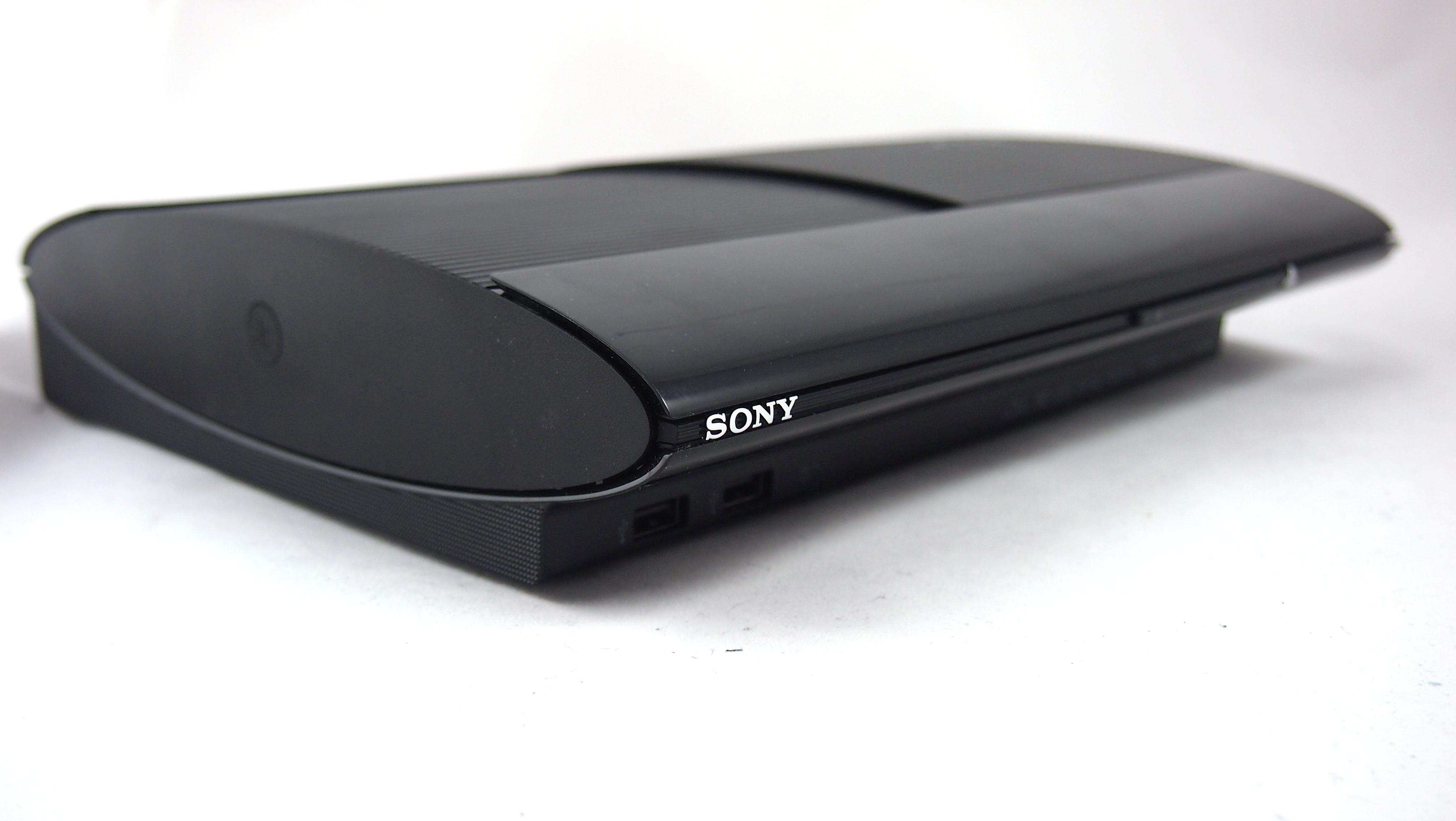 Sony Ps3 320gb + 2 adet sıfır gamepad + 70 oyun Pes 22 Nba 17 Blur vb Güncel oyunlar